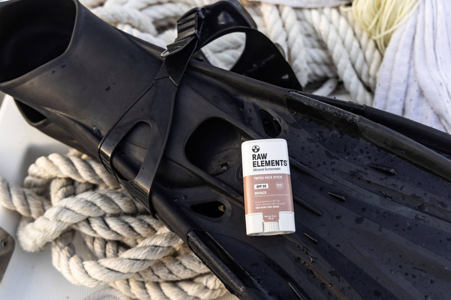 RAW ELEMENTS TINTED FACE STICK SPF 30