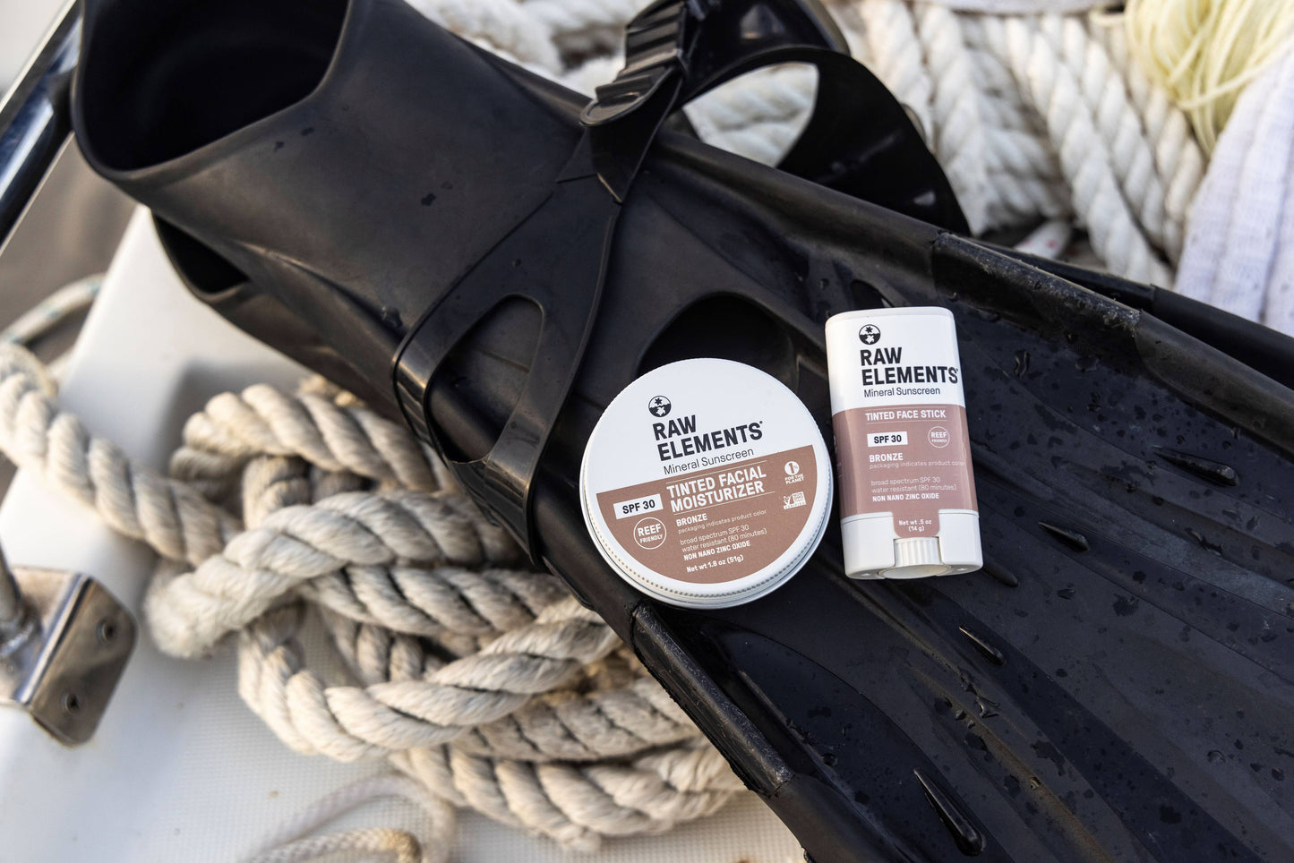 RAW ELEMENTS TINTED FACE STICK SPF 30